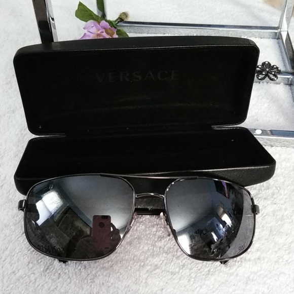 Authentic Men's Versace Aviator Sunglasses - Picture 6 of 6